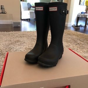 Lightly Used Hunter Boots in Black Girls Size 2